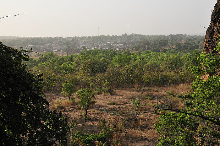 Blick auf die Stadt Sindou