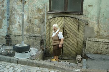 Alte Frau in Lettland