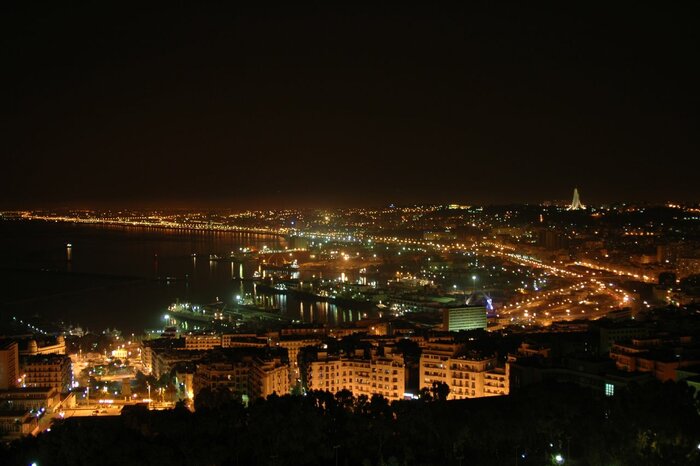 Algier bei Nacht