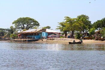 Leben am Fluss in Gambia - doch ohne sauberes Wasser Wasser in Gambia