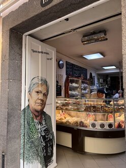 Bunte Türen in der Altstadt von Funchal Funchal-Altstadt: bunte Tür einer Bäckerei