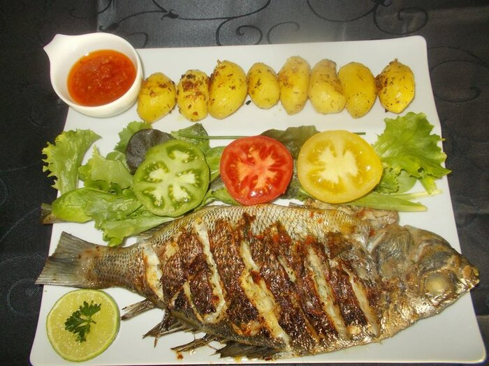 Fisch mit Kartoffeln aus Kamerun