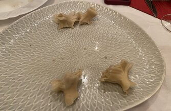 Übriggebliebene Zipfel der Chinkali