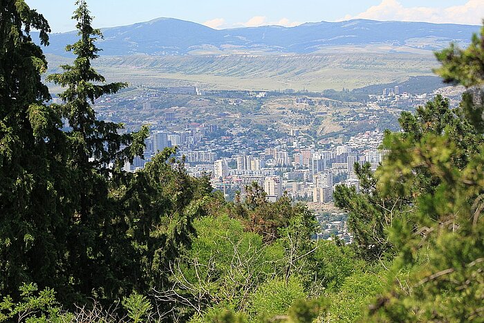 Blick vom Mtazminda auf Tiflis