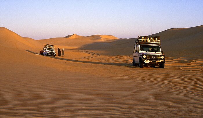 Eingesandete Geländewagen in Niger