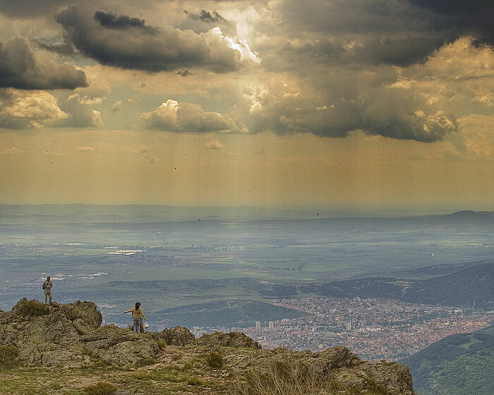 Blick über die Stadt Sliwen und die östliche Oberthrakische Tiefebene