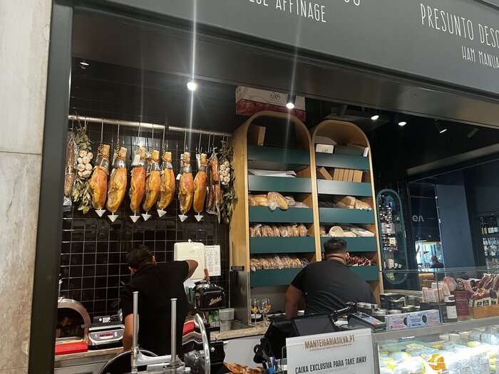 Time Out Market Markthalle in Lissabon