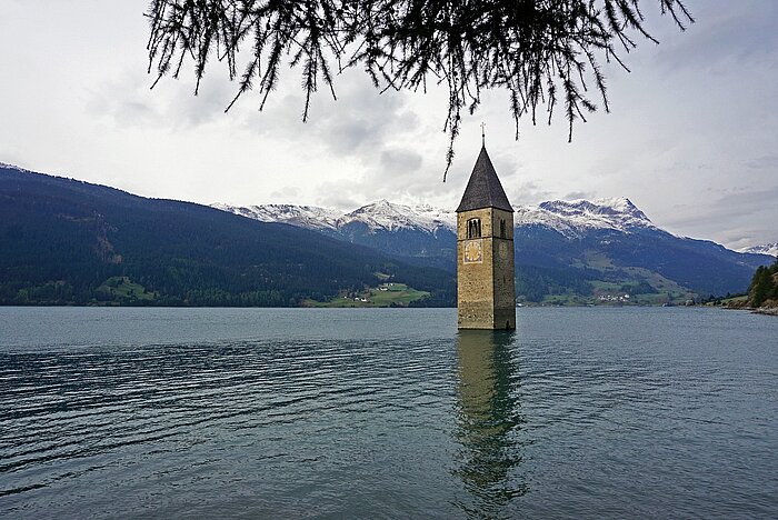 Reschensee mit Kirchturm