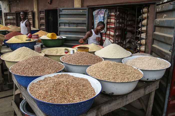 Bohnen auf dem Markt in Nigeria