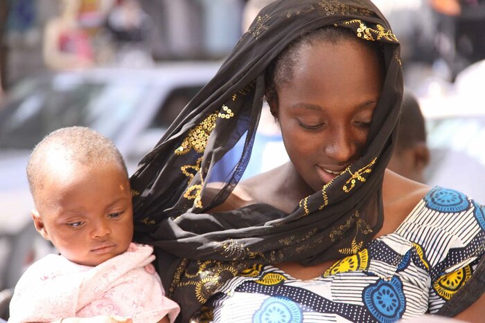 Mutter und Kind in Dakar