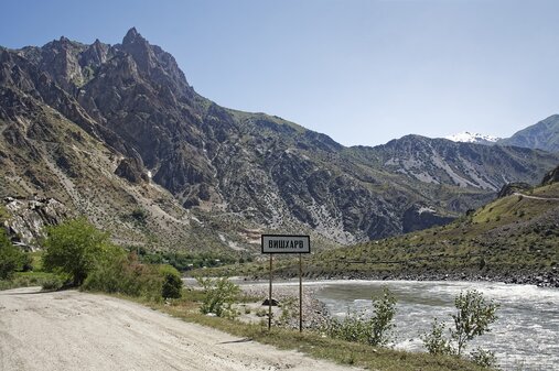 Ortsschild in Tadschikistan