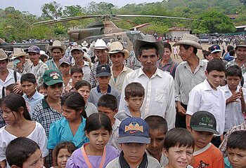 Männer und Kinder im Department Lempira in Honduras