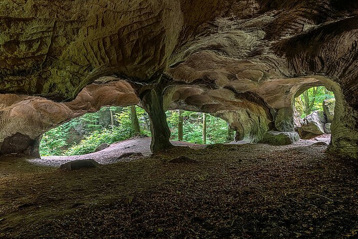 Hohllay ("hohler Felsen") im Aesbachtal in Luxemburg