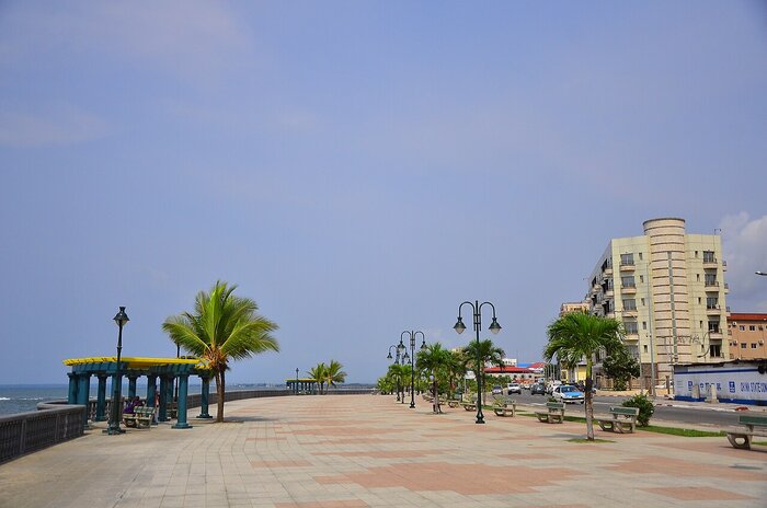 Strandpromenade in Bata (Äquatorialguinea) Strandpromenade in Bata in Äquatorialguinea