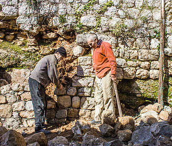 Betagte Arbeiter in Montenegro