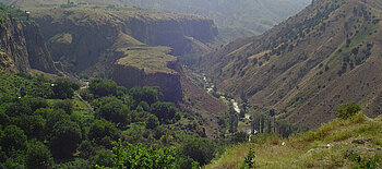 Azat-Fluss im Tal bei Garni