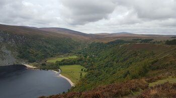 See in Irland: Lough Tay in den Wicklow Mountains