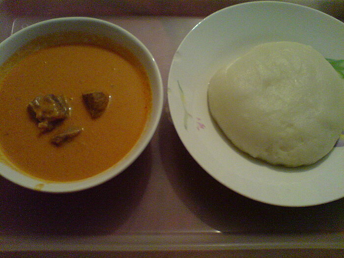 Erdnusssuppe und Fufu