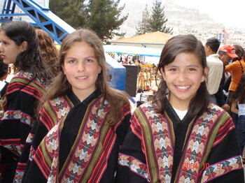 Zwei Schülerinnen am Colegio Franco Boliviano