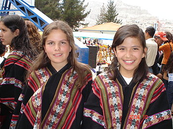 Zwei Schülerinnen am Colegio Franco Boliviano