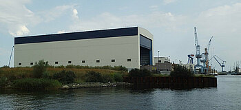Neue Halle der Neptun Werft in Rostock