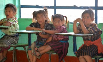 Junge Schulkinder in Guatemala