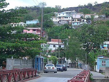 Straße und Häuser in Canaries, St. Lucia