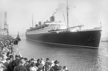 Die Bremen bei ihrer Jungfernfahrt 1929