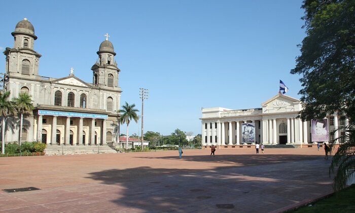 Kathedrale und Nationaltheater in Managua