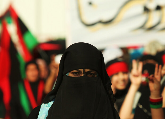 Junge Libyerin mit Niqab