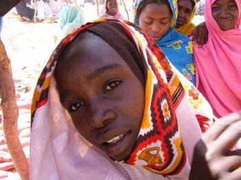 Frau in einem Flüchtlingslager im Tschad