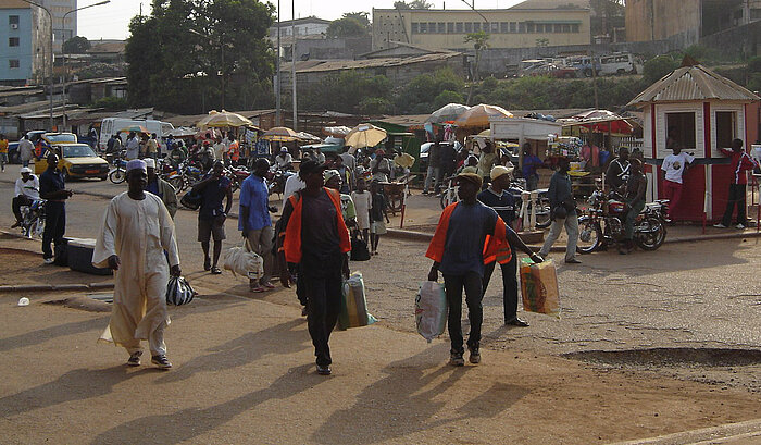 Gepäckträger am Bahnhof von Yaoundé