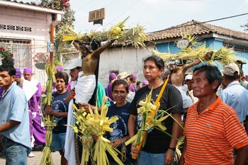 Christliche Prozession in Izalco, El Salvador