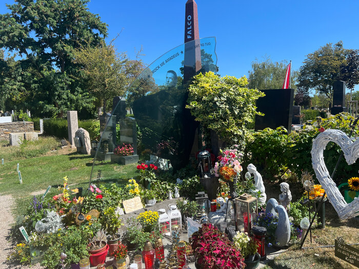 Ehrengrab von Falco auf dem Zentralfriedhof in Wien Ehrengrab von Falco auf dem Zentralfriedhof in Wien