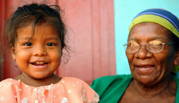 Mädchen und Großmutter in Nicaragua