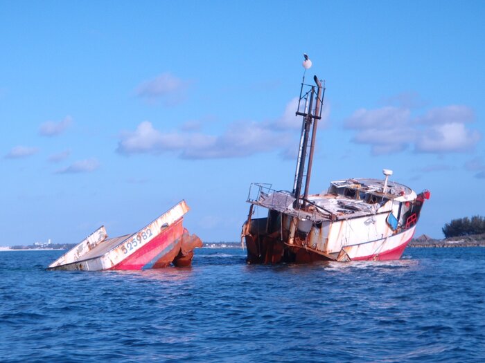 Schiffswrack vor den Bahamas