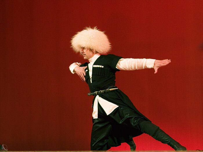 Georgischer Tänzer mit Papacha