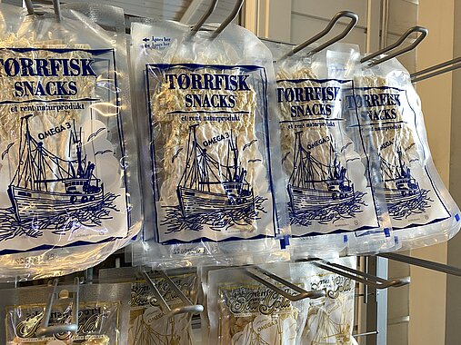 Trockenfisch als Snack in Norwegen