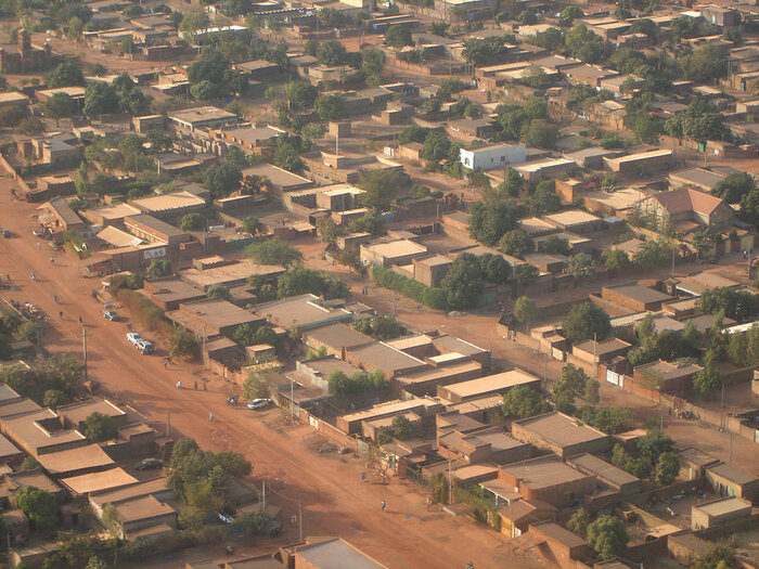 Luftbild von Ouagadougou (rue Warba im Secteur 16, Stadtteil Cissin)