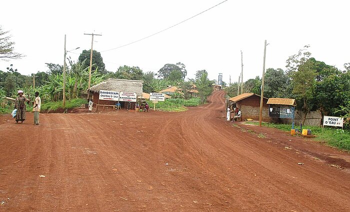 Ungeteerte Straße in Kamerun