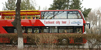 Touristenbus in Taschkent