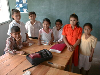 Schüler in Honduras im Klassenraum