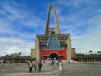 Moderne Kirche in Higüey