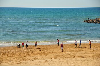 Fußball am Strand von Marokko