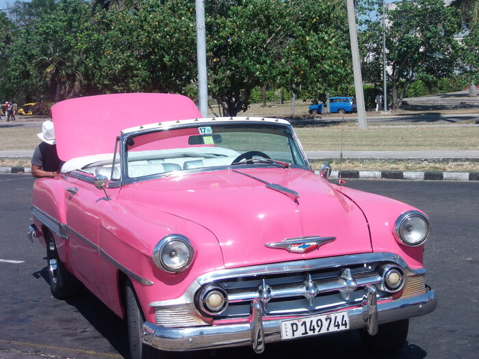 Oldtimer in Pink in Havanna