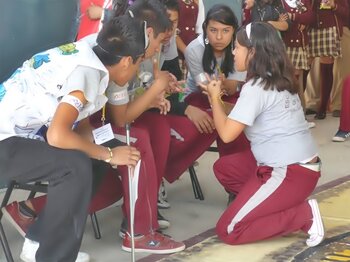 Mexikanische Schüler in einer Kleingruppe
