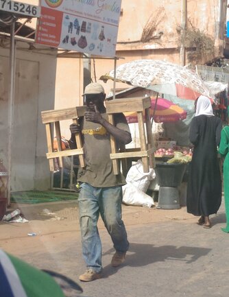 Gambia: Kleidung der Männer