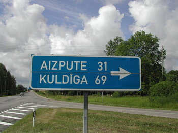 Straßenschild in Lettland