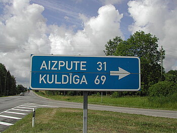 Straßenschild in Lettland