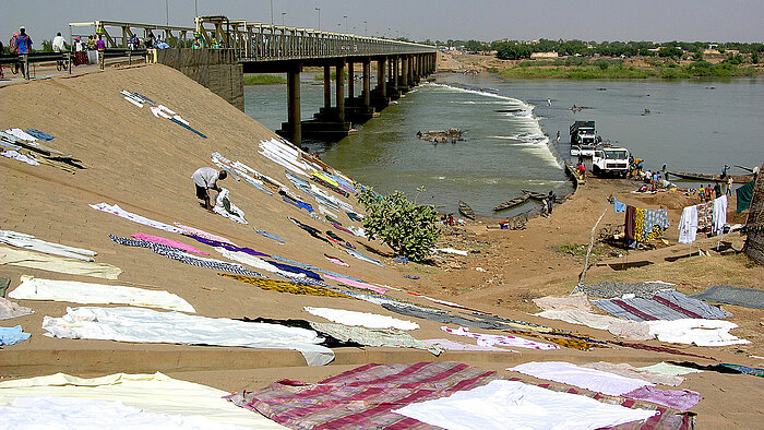 Wäsche am Fluss Senegal in Kayes